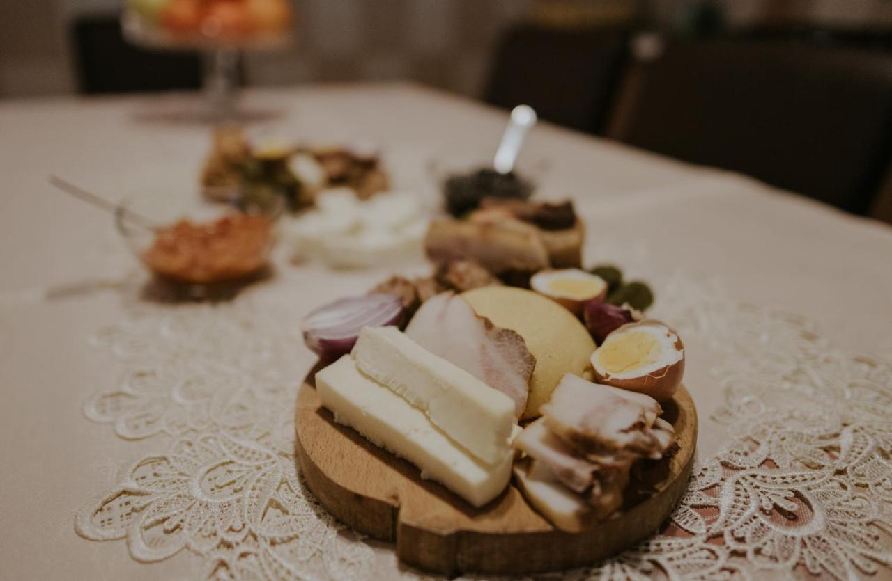 Casa Otilia Hotel Chiscau Екстериор снимка