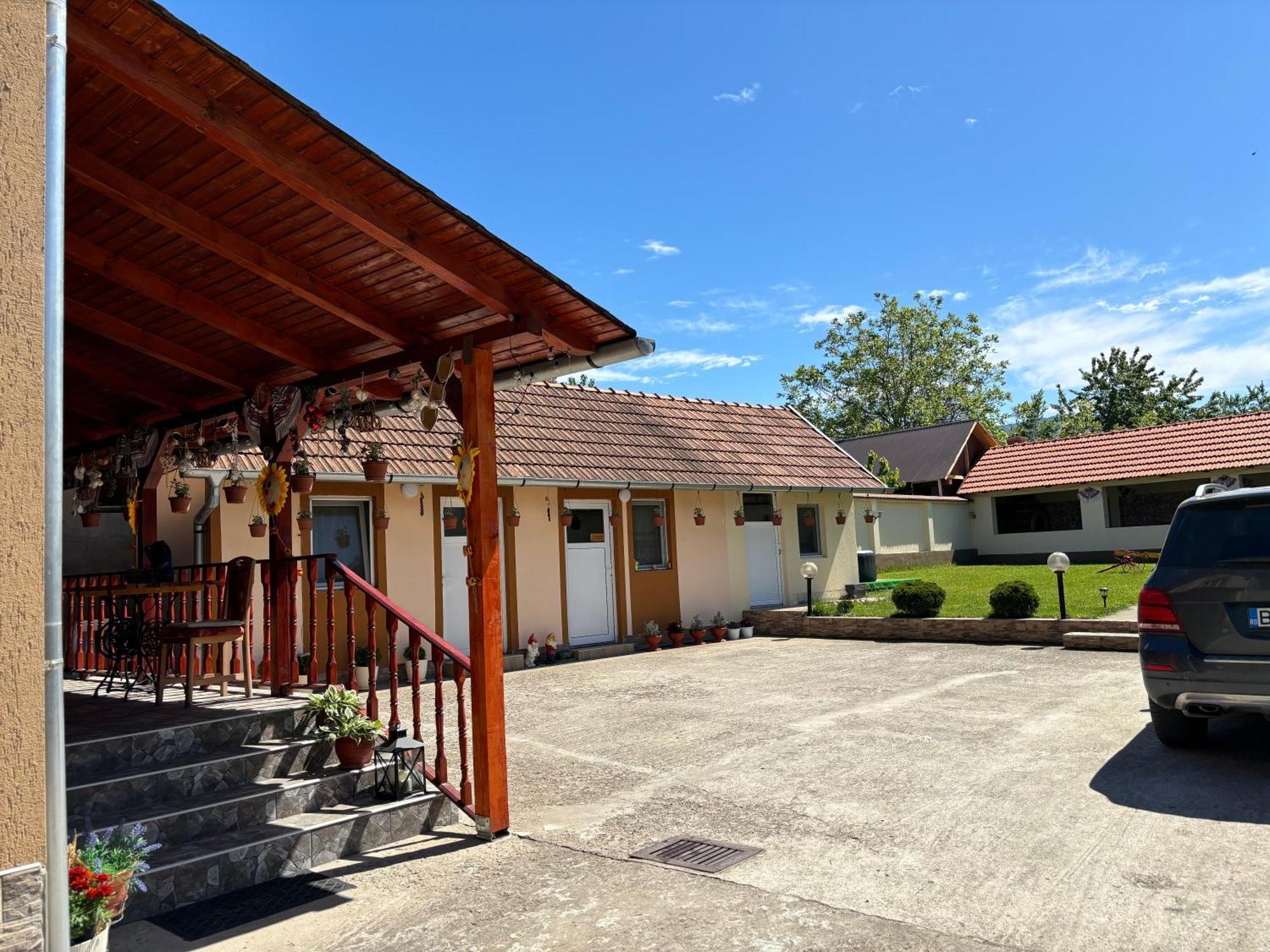 Casa Otilia Hotel Chiscau Екстериор снимка