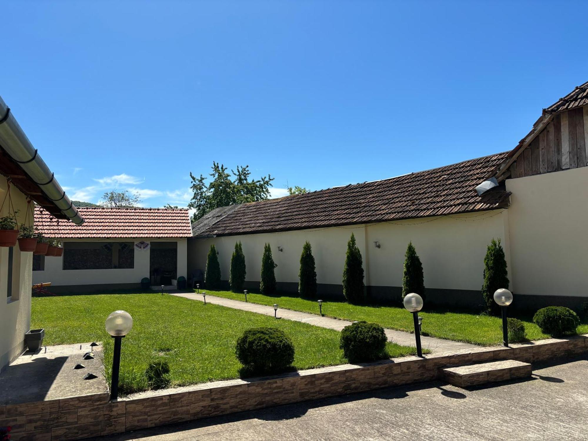 Casa Otilia Hotel Chiscau Екстериор снимка